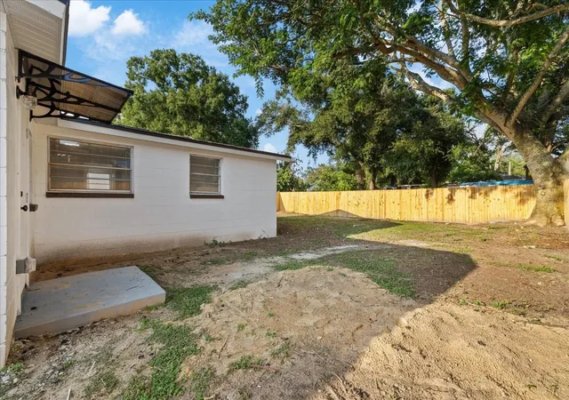 Photo 4 of Sale Pending at 8711 N River Forest Cir, Tampa, FL 33604 | MLS# TB8535430 | Listing updated on 2026-09-21