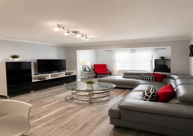 Photo 2 of Condo for sale at 5463 Vineland Rd #5203, Orlando, FL 32811 | MLS# S5154919 | Listing updated on 2026-08-04