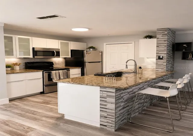 Photo 3 of Condo for sale at 5463 Vineland Rd #5203, Orlando, FL 32811 | MLS# S5154919 | Listing updated on 2026-08-04