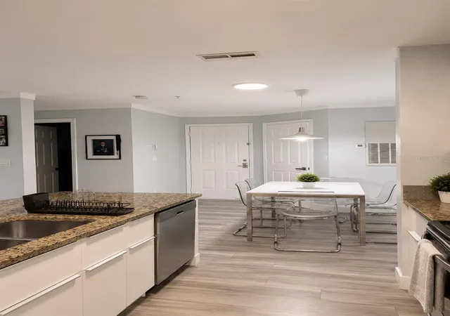 Listing Photo 5 - Condo for sale in building located at 5463 Vineland Rd, Orlando, FL 32811 - Unit #5203