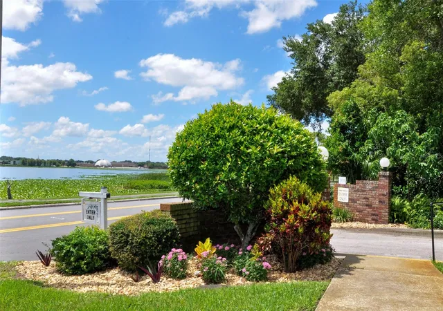 2nd image of 1600 W Lake Parker Dr, LAKELAND, FL 33805