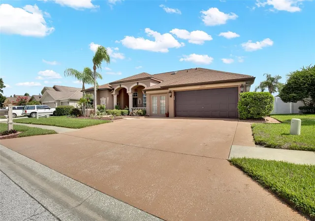 Photo 2 of Single family home for sale at 22523 Willow Lakes Dr, Lutz, FL 33549 | MLS# TB8535438 | Listing updated on 2026-10-06
