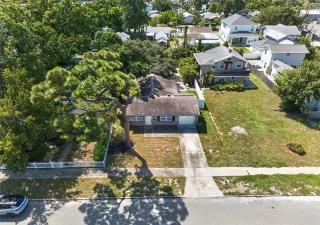 Photo 4 of Single family home for sale at 2138 7th Avenue N, Saint Petersburg, FL 33713 | MLS# TB8535445 | Listing updated on 2026-10-22