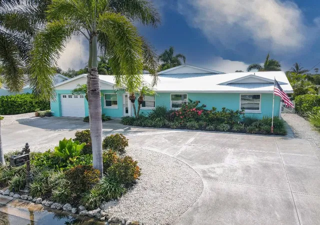 1st image of 810 25th Ave W, Palmetto, FL 34221 | MLS# TB8535446
