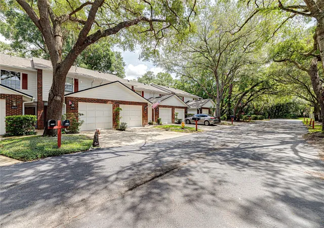 Photo 3 of Condo for sale at 5210 Lazy Oaks Dr, Winter Park, FL 32792 | MLS# O6430356 | Listing updated on 2026-09-25