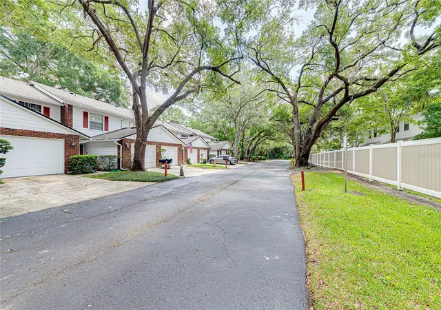 Listing Photo 4 - Condo for sale in building located at 5210 Lazy Oaks Dr, WINTER PARK, FL 32792
