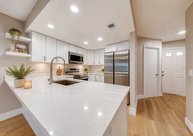 Listing Photo 5 - Condo for sale in building located at 5210 Lazy Oaks Dr, WINTER PARK, FL 32792