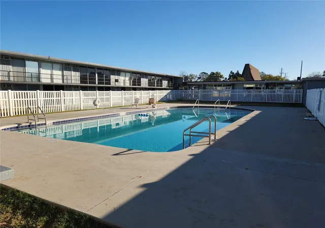 3rd image of 1202 Ridgewood Ave, Daytona Beach, FL 32117 | MLS# FC320402