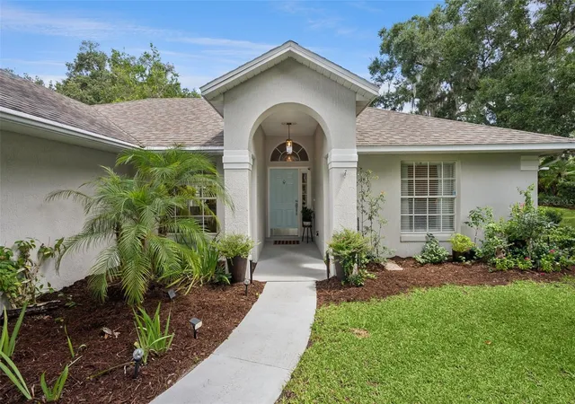 2nd image of 613 Huron Pl, Mount Dora, FL 32757 | MLS# O6430363