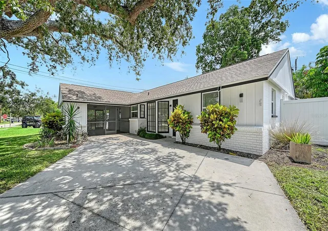 1st image of 6711 S Lockwood Ridge Rd, Sarasota, FL 34231 | MLS# A4701945