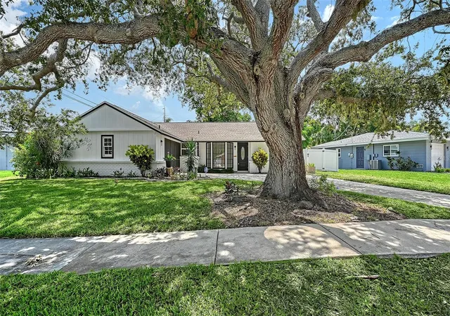 3rd image of 6711 S Lockwood Ridge Rd, Sarasota, FL 34231 | MLS# A4701945