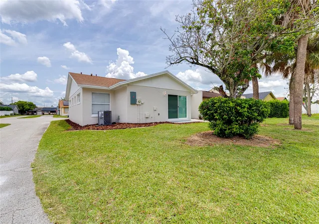 Photo 2 of Sale Pending at 1100 Calanda Ave, Orlando, FL 32807 | MLS# O6430381 | Listing updated on 2026-08-14