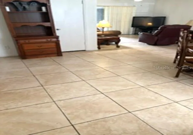Photo 4 of Single family home for sale at 7427 Fordham Ct, Orlando, FL 32807 | MLS# O6430396 | Listing updated on 2026-10-05