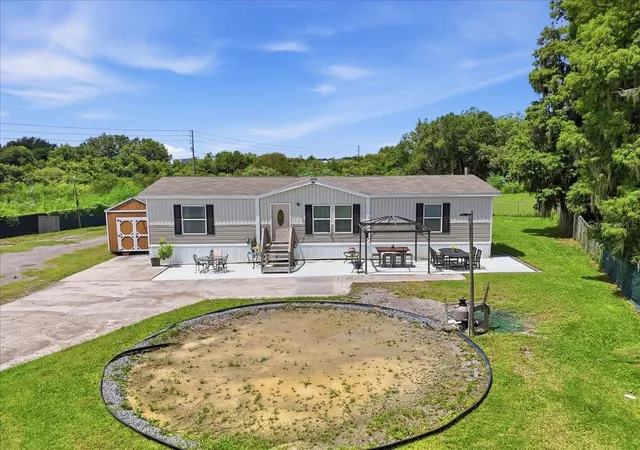 3rd image of 2531 Dawn Heights Dr, Lakeland, FL 33801 | MLS# L4964001