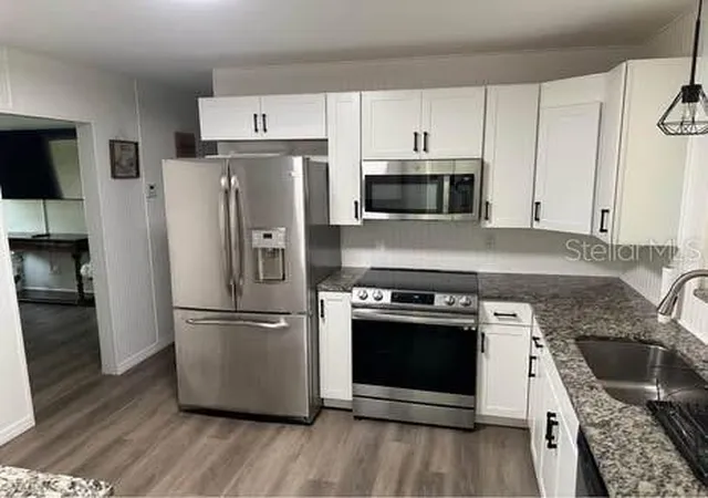 5th image of 2404 52Nd Avenue Dr W #1 & 2, Bradenton, FL 34207 | MLS# A4701960