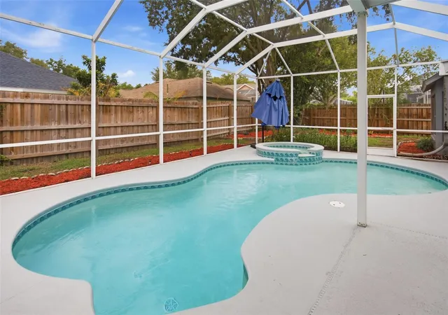 3rd image of 4634 River Overlook Dr, Valrico, FL 33596 | MLS# TB8535491