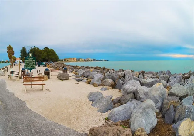 Listing Photo 2 - Condo for sale in building located at 942 Capri Isles Blvd, Venice, FL 34292 - Unit #105