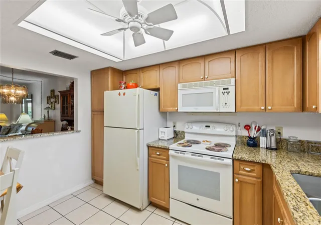 Listing Photo 5 - Condo for sale in building located at 942 Capri Isles Blvd, Venice, FL 34292 - Unit #105