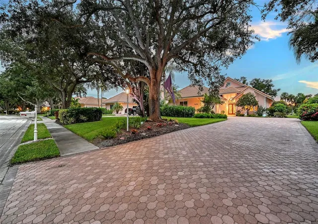 Photo 1 of Single family home for sale at 5476 Golf Pointe Dr, Sarasota, FL 34243 | MLS# A4701969 | Listing updated on 2026-09-15