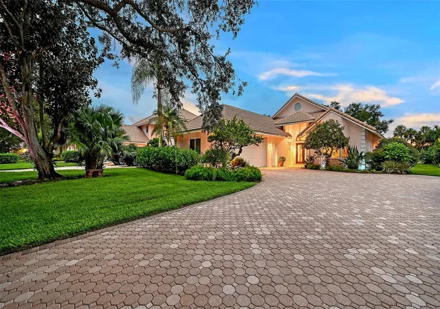 Photo 2 of Single family home for sale at 5476 Golf Pointe Dr, Sarasota, FL 34243 | MLS# A4701969 | Listing updated on 2026-09-15