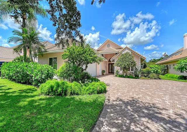Photo 3 of Single family home for sale at 5476 Golf Pointe Dr, Sarasota, FL 34243 | MLS# A4701969 | Listing updated on 2026-09-15