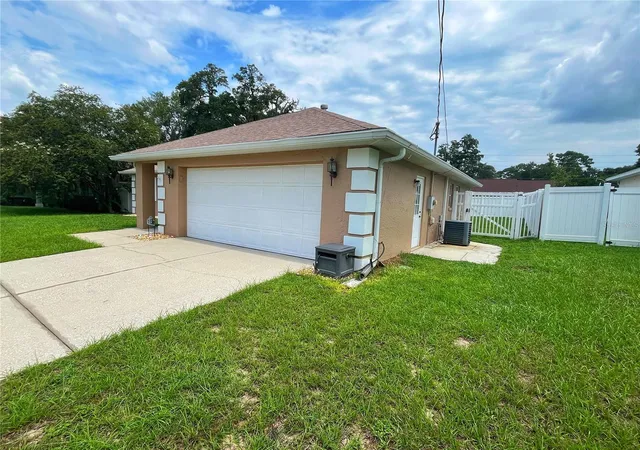 Photo 2 of Single family home for sale at 3201 Ne 42nd Place, Ocala, FL 34479 | MLS# G5116014 | Listing updated on 2026-08-05