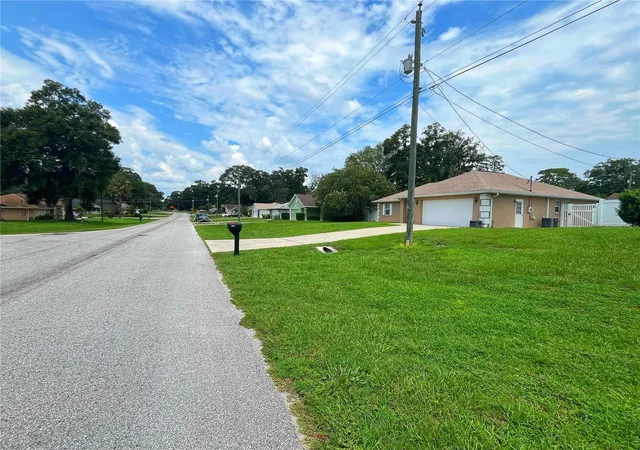 Photo 3 of Single family home for sale at 3201 NE 42nd Place, Ocala, FL 34479 | MLS# G5116014 | Listing updated on 2026-08-05