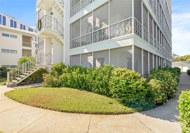 Photo 3 of Condo for sale at 1012 N Shore Dr Ne #14, Saint Petersburg, FL 33701 | MLS# TB8535560 | Listing updated on 2026-09-20