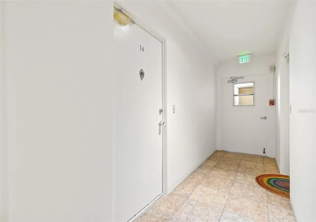 Listing Photo 5 - Condo for sale in building located at 1012 N Shore Dr Ne, St. Petersburg, FL 33701 - Unit #14