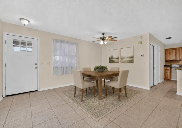 Photo 3 of House for sale at 483 Hildalgo Dr, Lady Lake, FL 32159 | MLS# G5116018 | Listing updated on 2026-10-08