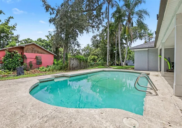 Photo 3 of Single family home for sale at 1307 Brantwood Dr, Valrico, FL 33594 | MLS# TB8535565 | Listing updated on 2026-10-07