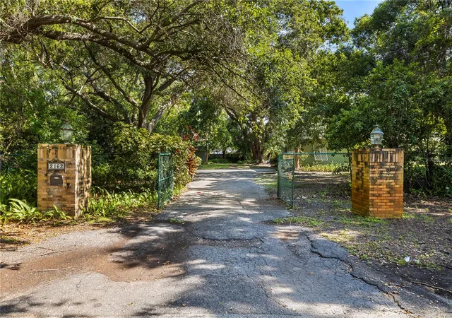 Photo 3 of Single family home for sale at 2162 Long Bow Ln, Clearwater, FL 33764 | MLS# O6430479 | Listing updated on 2026-09-01