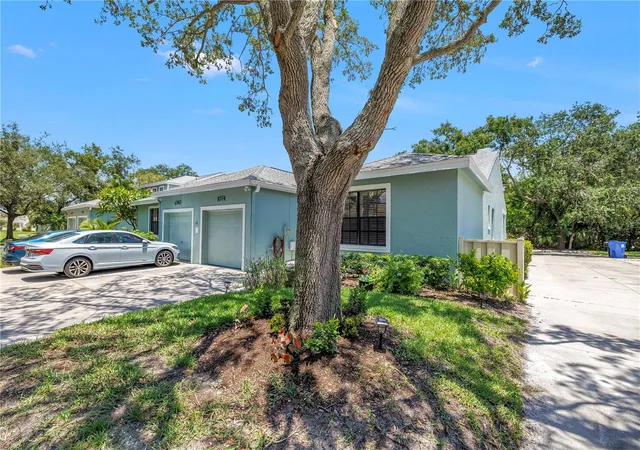 Photo 4 of Townhouse for sale at 1074 Sanabel Ct NE, Saint Petersburg, FL 33702 | MLS# TB8535572 | Listing updated on 2026-09-07