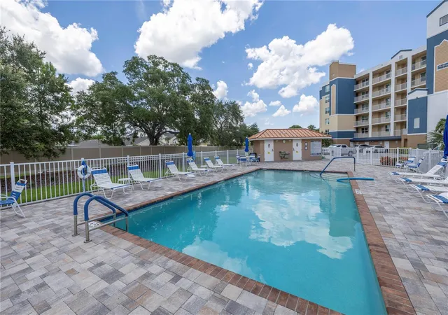 4th image of 960 Starkey Rd #2202, Largo, FL 33771 | MLS# TB8535578