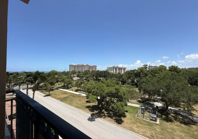 Photo 3 of Condo for sale at 1064 N Tamiami Trl #1433, Sarasota, FL 34236 | MLS# A4701991 | Listing updated on 2026-09-01