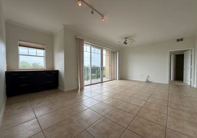 Photo 3 of Condo for sale at 1064 N Tamiami Trl #1433, Sarasota, FL 34236 | MLS# A4701991 | Listing updated on 2026-10-02