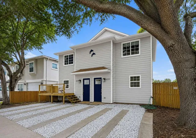 2nd image of 639 6th Ave S, Jacksonville Beach, FL 32250 | MLS# TB8535588