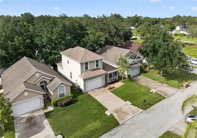 2nd image of 2020 Briarcliff Cir, Mount Dora, FL 32757 | MLS# O6430492