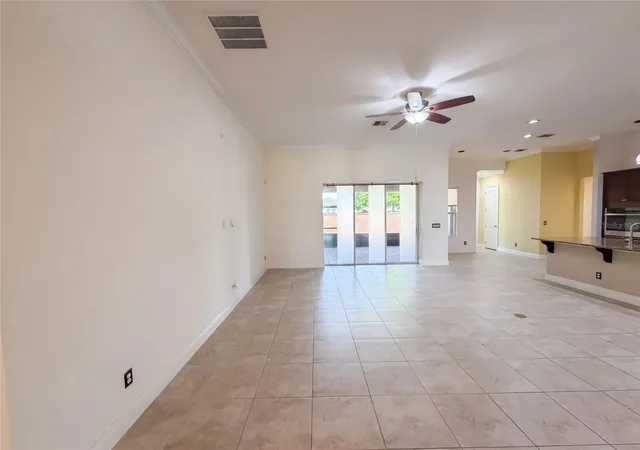 3rd image of 918 Blackthorn Dr, Apopka, FL 32703 | MLS# O6430516