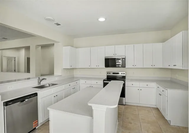 Photo 4 of Single family home for sale at 4542 Gallberry Ct, Orlando, FL 32818 | MLS# O6430531 | Listing updated on 2026-10-06