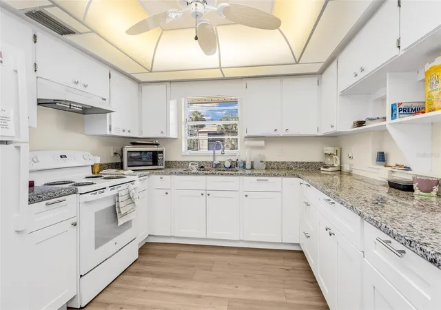 2nd image of 8 Quails Run Blvd, ENGLEWOOD, FL 34223