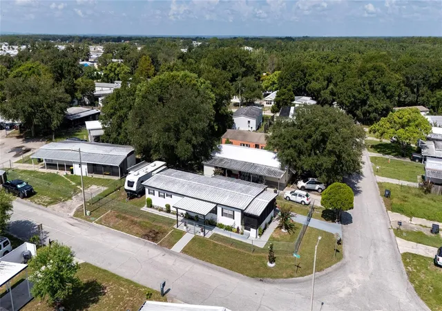 Photo 2 of Manufactured home for sale at 24 Flamingo Blvd, Winter Haven, FL 33880 | MLS# S5154988 | Listing updated on 2026-09-14