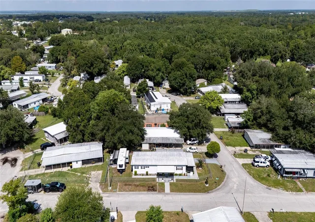 Photo 3 of Manufactured home for sale at 24 Flamingo Blvd, Winter Haven, FL 33880 | MLS# S5154988 | Listing updated on 2026-09-14