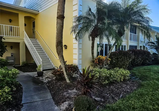 Listing Photo 1 - Condo for sale in building located at 418 Cerromar Ct, VENICE, FL 34293 - Unit #257