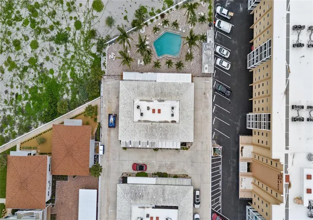 3rd image of 1205 Tarpon Center Dr #E2, Venice, FL 34285 | MLS# A4702017