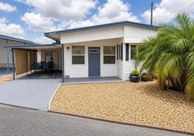 1st image of 1907 Iowa Ave, Bradenton, FL 34207 | MLS# A4702019