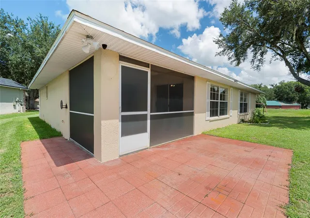 Photo 2 of Single family home for sale at 6412 Laurelwood Dr, Zephyrhills, FL 33542 | MLS# TB8535682 | Listing updated on 2026-09-30