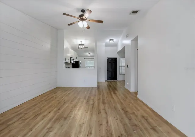 Photo 3 of Single family home for sale at 1107 Covington St, Oviedo, FL 32765 | MLS# O6430565 | Listing updated on 2026-10-02