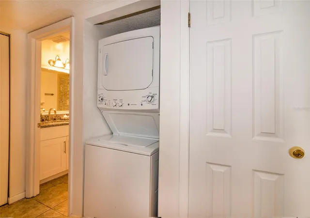 Listing Photo 5 - Condo for sale in building located at 4601 46Th St Ct W, BRADENTON, FL 34210 - Unit #103B