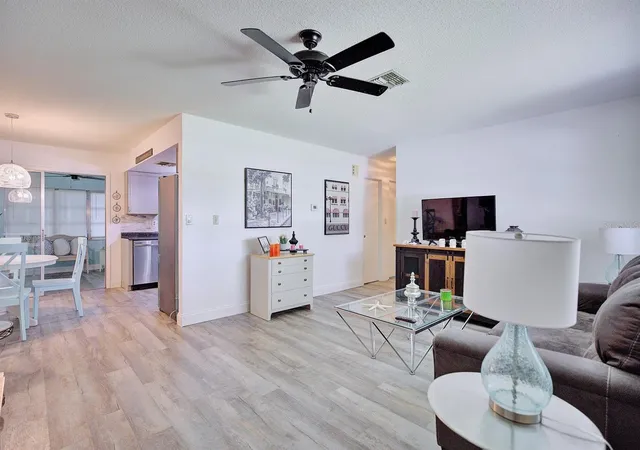 5th image of 306 Lark Ter, Sebring, FL 33872 | MLS# C7529190